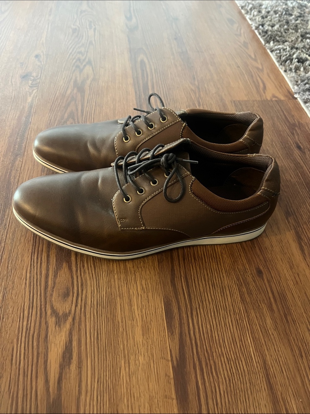 Casual Brown Derby Shoes with Contrast White Trim
